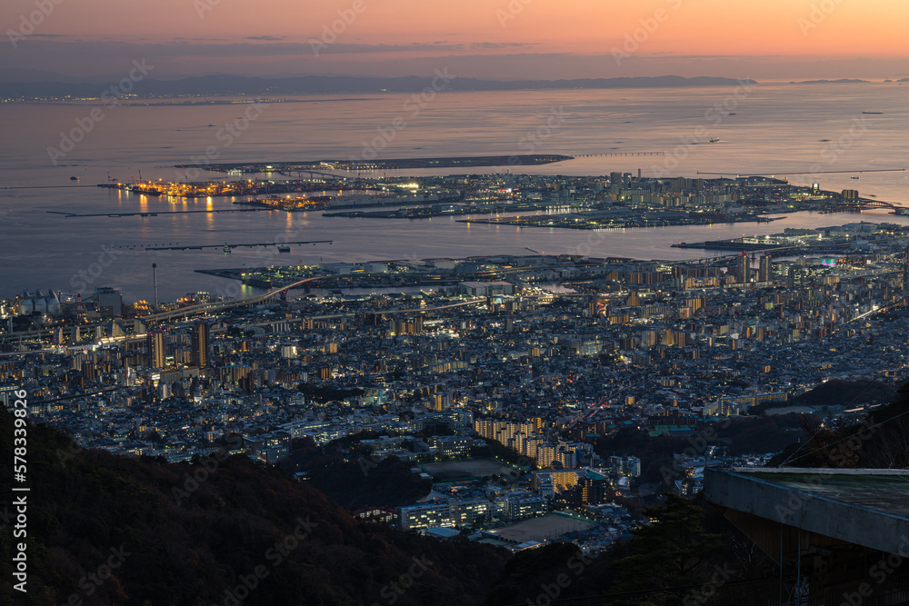 日本　兵庫県神戸市の六甲山天覧台から眺める神戸市の夜景とポートアイランドと神戸空港