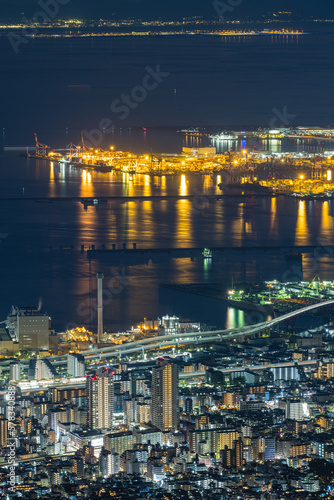 日本 兵庫県神戸市の六甲山天覧台から眺める神戸市街とポートアイランドの夜景