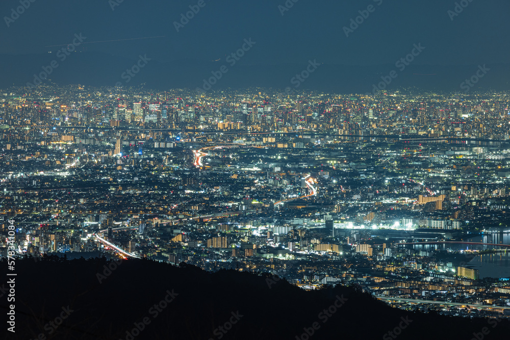 Obraz premium 日本 兵庫県神戸市の六甲山天覧台から眺める大阪市街地の夜景