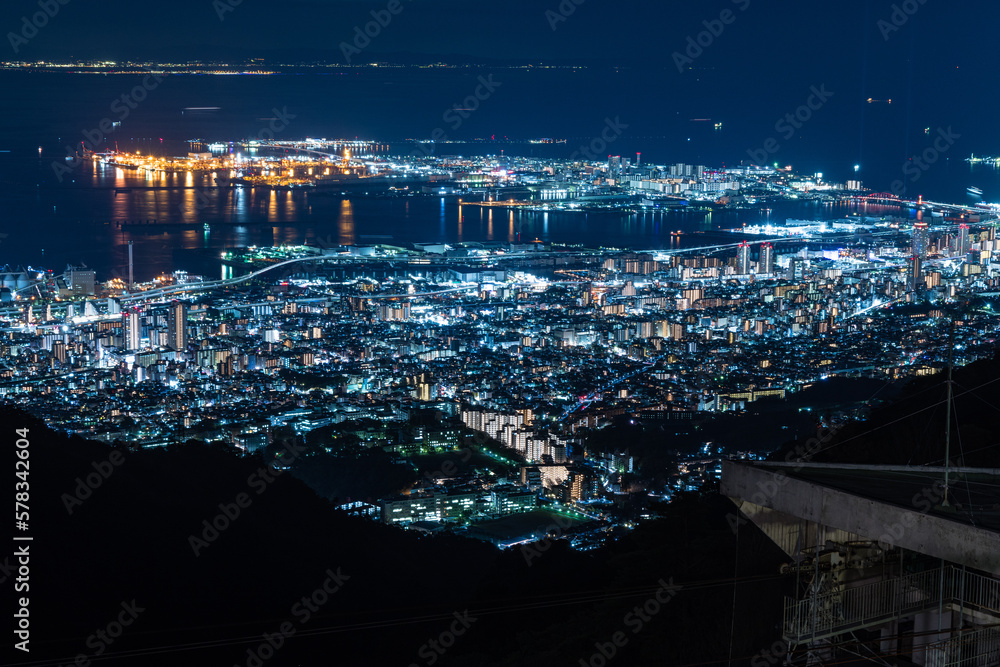Obraz premium 日本 兵庫県神戸市の六甲山天覧台から眺める神戸市街とポートアイランドの夜景