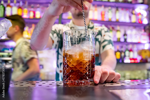 man hand bartender making cocktail in glass on the bar counter