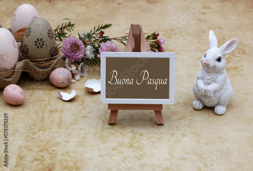 Biglietto di auguri di Pasqua: Buona Pasqua scritta su un cavalletto con uova di quaglia e fiori.



Biglietto di auguri di Pasqua: Buona Pasqua scritta su un cavalletto con uova di quaglia e fiori.

