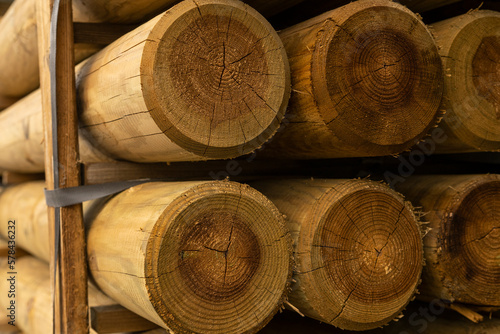 empillement de poteaux en bois