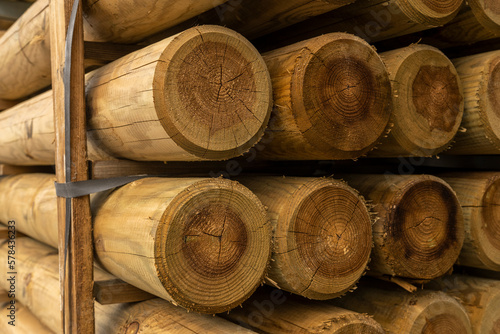 empillement de poteaux en bois