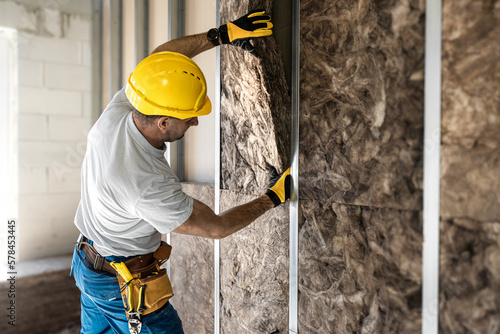 Tableau sur toile Placing acoustic insulation in a plasterboard konstruksion.