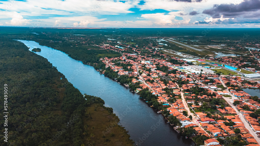 Fototapeta premium Barreirinhas Maranhão Portal Lençóis Maranhenses Deserto Brasileiro Rio Areia Estrada Barcos Barco Motorhome Dunas Lagos Lagoas Porto Turístico Turismo Férias Viagem Viajar Destino Aventura Verão 