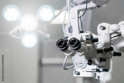 Fotografiet Surgical microscope in an ophthalmological clinic