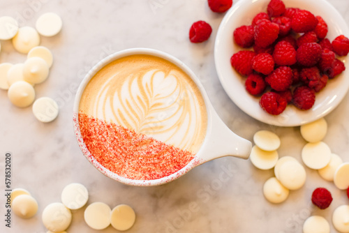 Fényképezés Raspberry white chocolate mocha