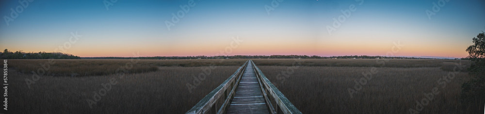 Fototapeta premium Sunset on the intercoastal in Charleston, SC