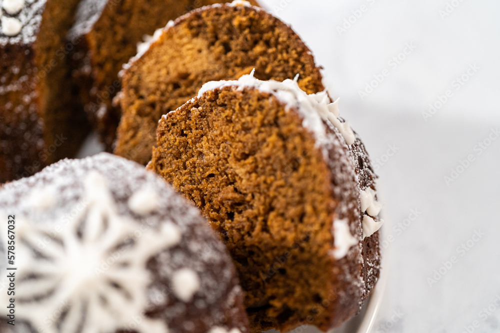 Gingerbread bundt cake with caramel filling Gingerbread bundt cake with caramel filling
