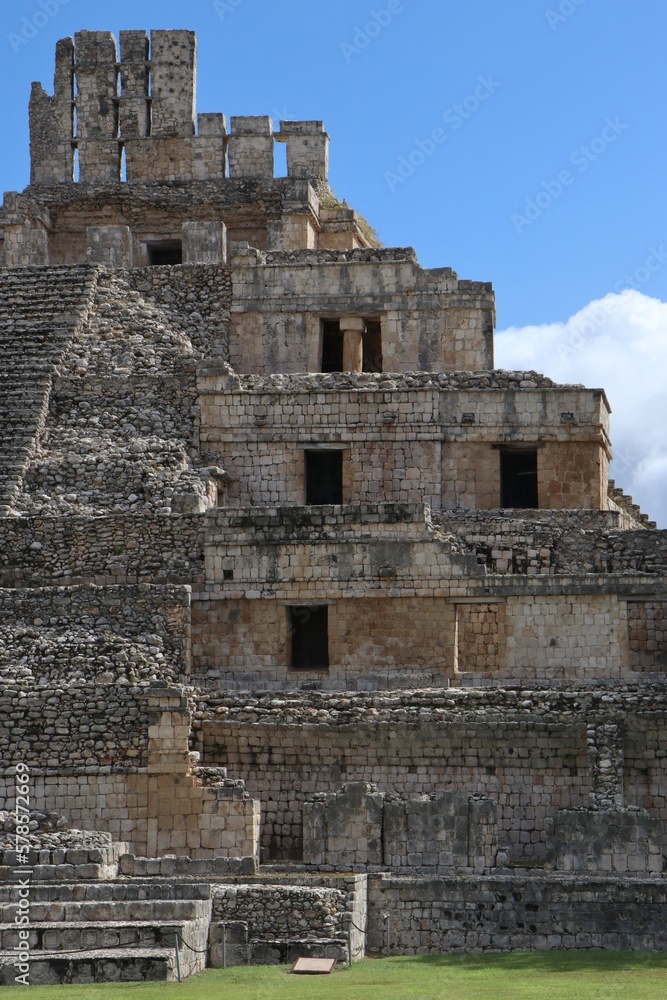 La Gran acrópolis en Edzná, sitio arqueológico en Campeche México 