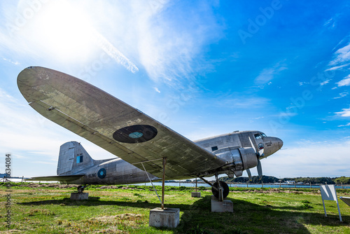 静岡県浜松市の浜名湖湖畔に展示保存されているダグラスDC-3型飛行機 фототапет