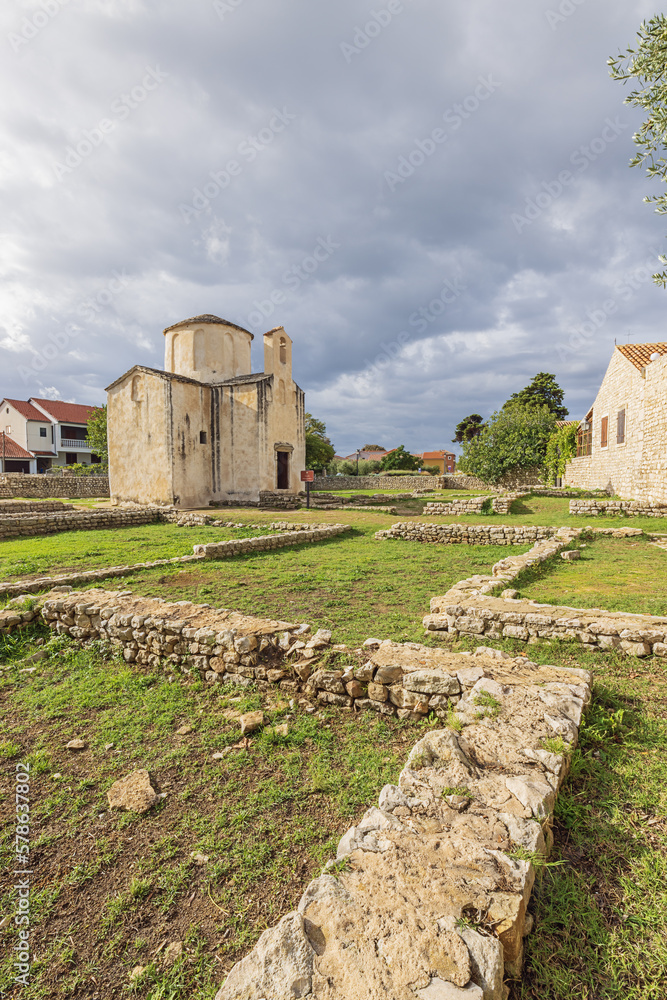 Φωτογραφία The excavations around the Church of the Holy Cross in Nin, also known as the sm