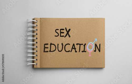 Foto Text Sex Education with female and male gender signs instead of letter O in note
