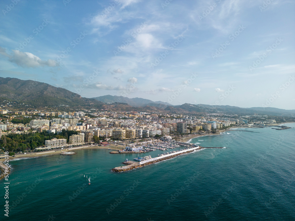 vista aérea de la playa de la Venus en la ciudad de Marbella, España vista aérea de la playa de la Venus en la ciudad de Marbella, España