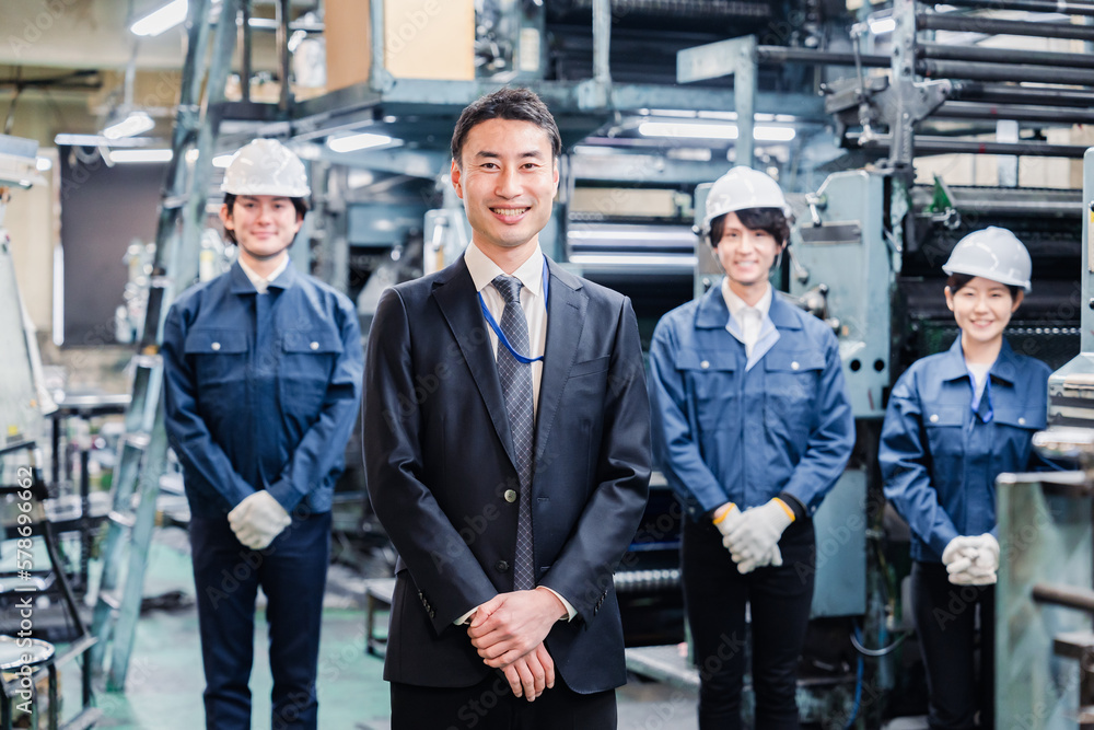 営業マンと工場スタッフ