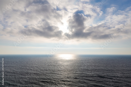 Fototapeta Naklejka Na Ścianę i Meble -  Sun and clouds over the ocean