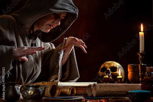 Schilderij op canvas mystical woman conjures in magic book