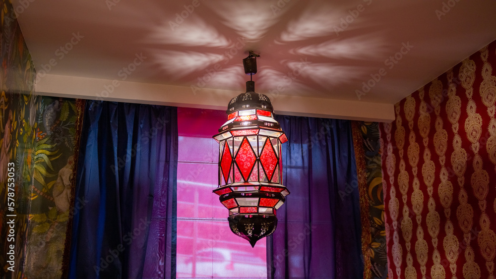 Obraz na płótnie Lampa antyczna vintage ozdobna w SPA w salonie