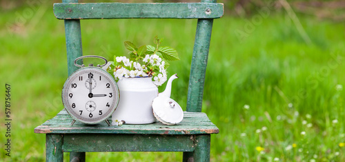 Zifferblatt mit drei Uhr  zur Zeitumstellung auf sommerzeit
