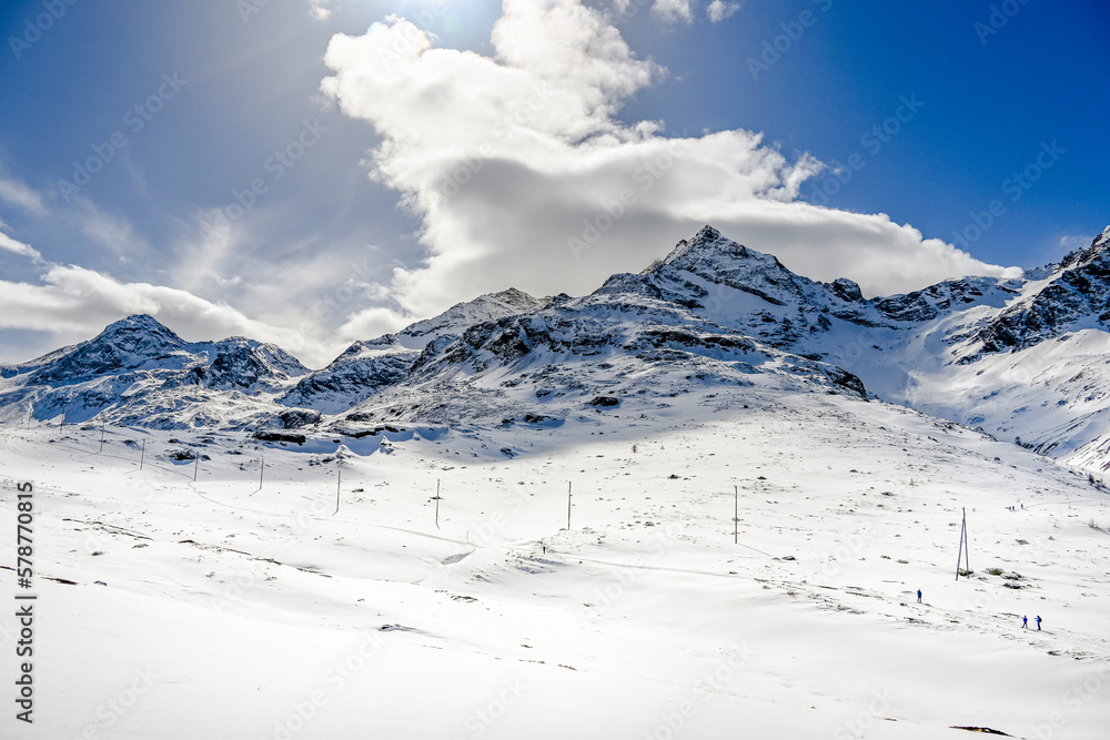 Bernina, Berninapass, Val Bernina, Lago Bianco, Cambrena, Gletscher, Alpen, Graubünden, Winter, Schneedecke, Berninaexpress, Zugfahrt, Wintersport, Eis, Stausee, Schweiz Bernina, Berninapass, Val Bernina, Lago Bianco, Cambrena, Gletscher, Alpen, Graubünden, Winter, Schneedecke, Berninaexpress, Zugfahrt, Wintersport, Eis, Stausee, Schweiz
