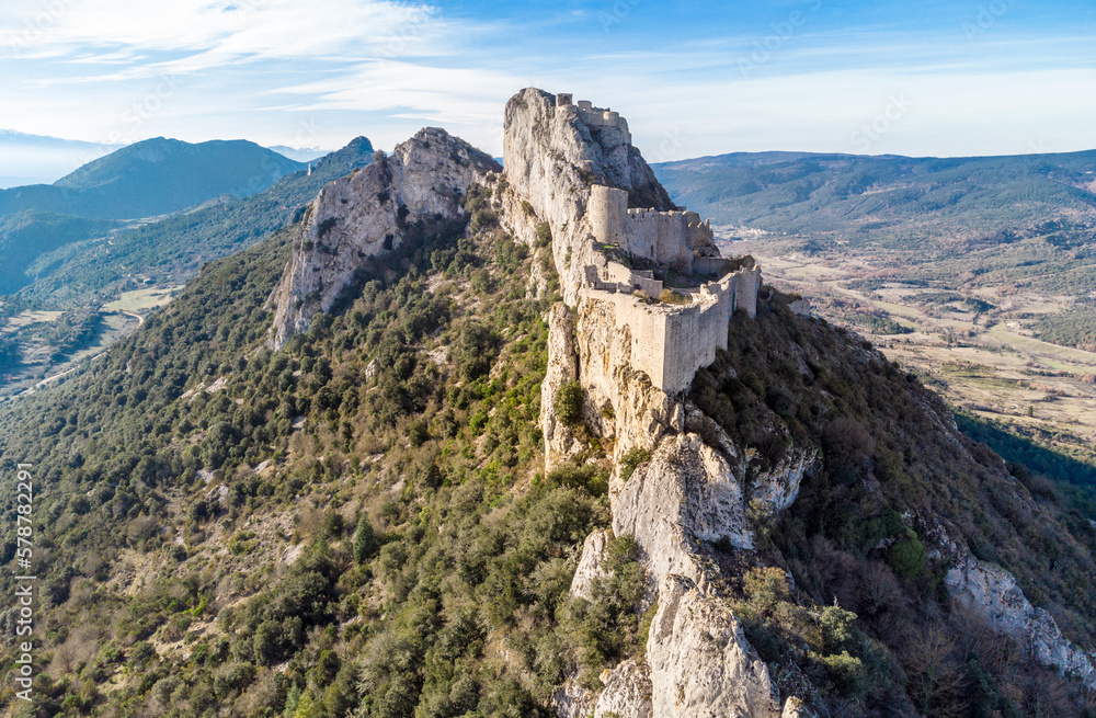Château de Peyrepertuse dans l'Aude en France Château de Peyrepertuse dans l'Aude en France