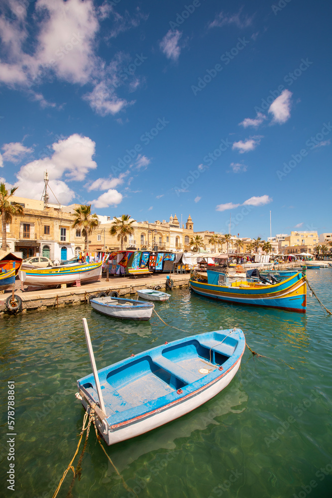 L'île de Malte et ses bateaux dans le port.