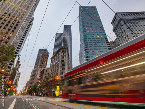 Canvas Print San Francisco Metro Train at downtown City
