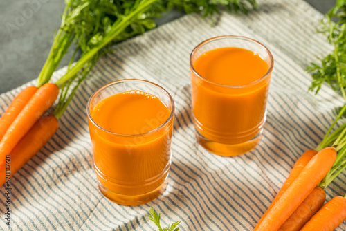 Cold Refreshing Raw Carrot Juice