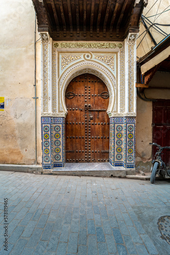 Old Moroccan wooden door in the medina of Fez, Morocco © Mounir