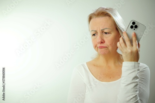 Fotografi Upset whining displeased moody girlfriend complaining talk into smartphone hold