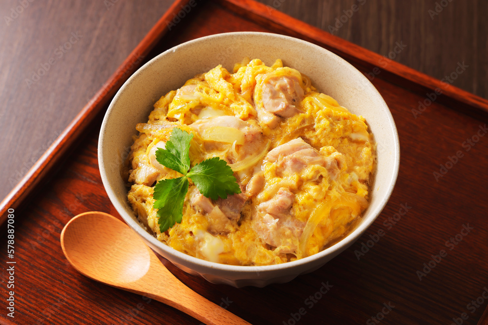 三つ葉を添えたふわとろ親子丼 三つ葉を添えたふわとろ親子丼