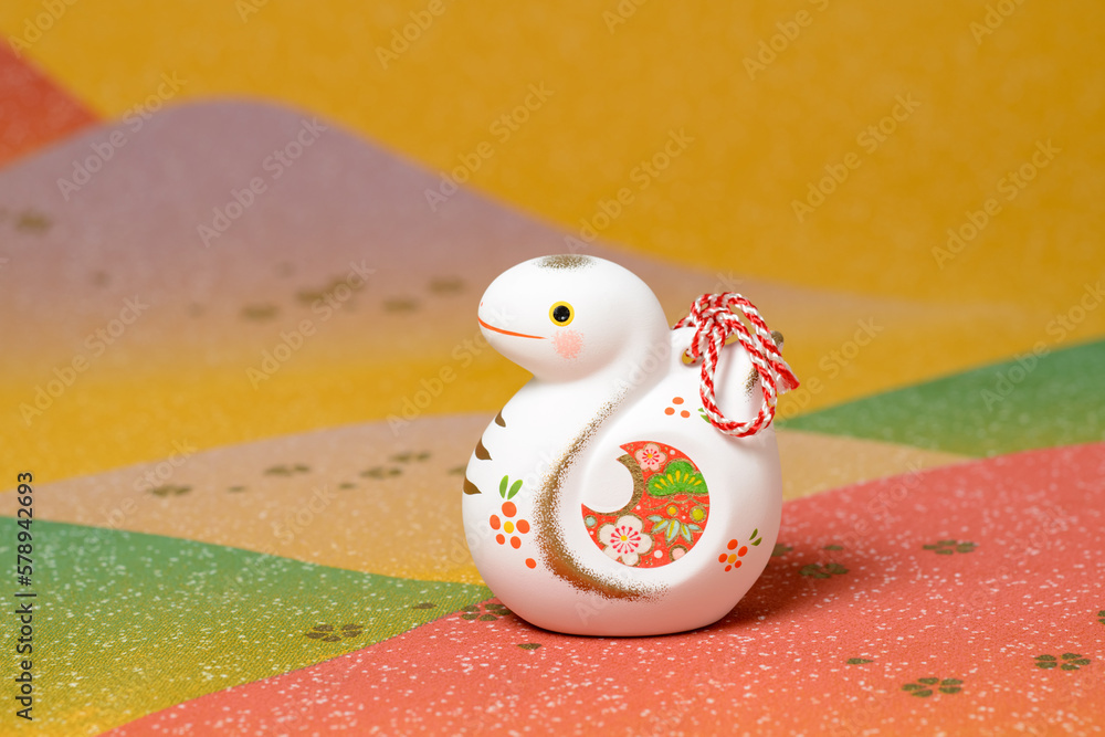 可愛いヘビの置物　ヘビのイメージ