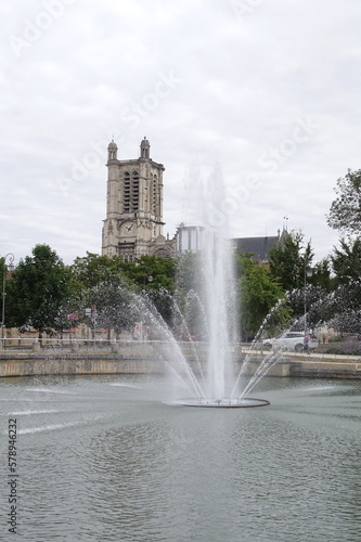 Bassin de la préfecture mit Kathedrale, Troyes