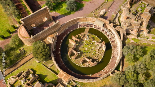 Canvas-taulu Aerial view of the Maritime theatre in Hadrian's Villa