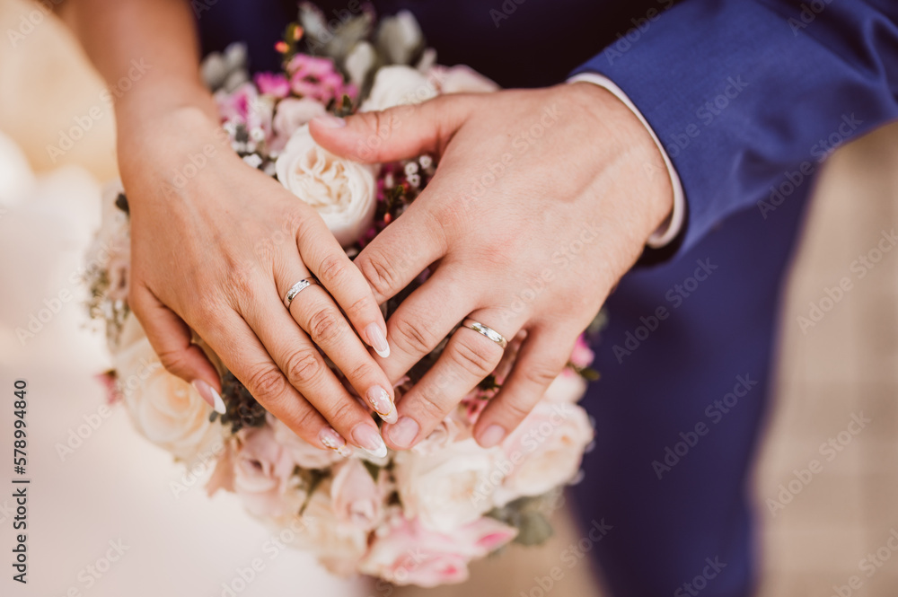 Detail of the newlyweds' hands. Hands of the bride and groom. Wedding photos of rings. Detail of the newlyweds' hands. Hands of the bride and groom. Wedding photos of rings.