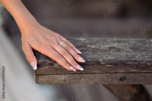 Detail of the newlyweds' hands. Hands of the bride and groom. Wedding photos of rings.