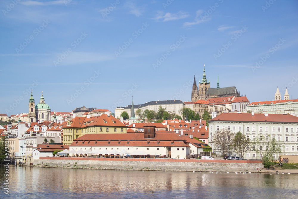 Obraz premium Beautiful view of St. Vitus Cathedral, Prague Castle, and Mala Strana in Prague, Czech Republic