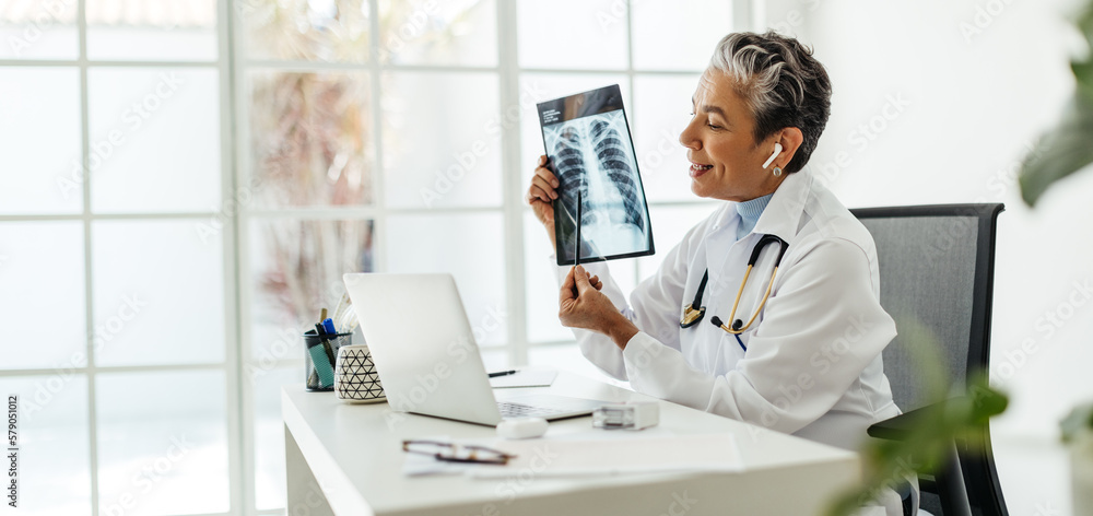 Remote diagnosis: Doctor explaining an x ray image in a virtual consultation Remote diagnosis: Doctor explaining an x ray image in a virtual consultation