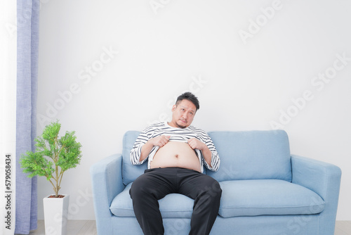 食べ過ぎで肥満体型の男性 photo