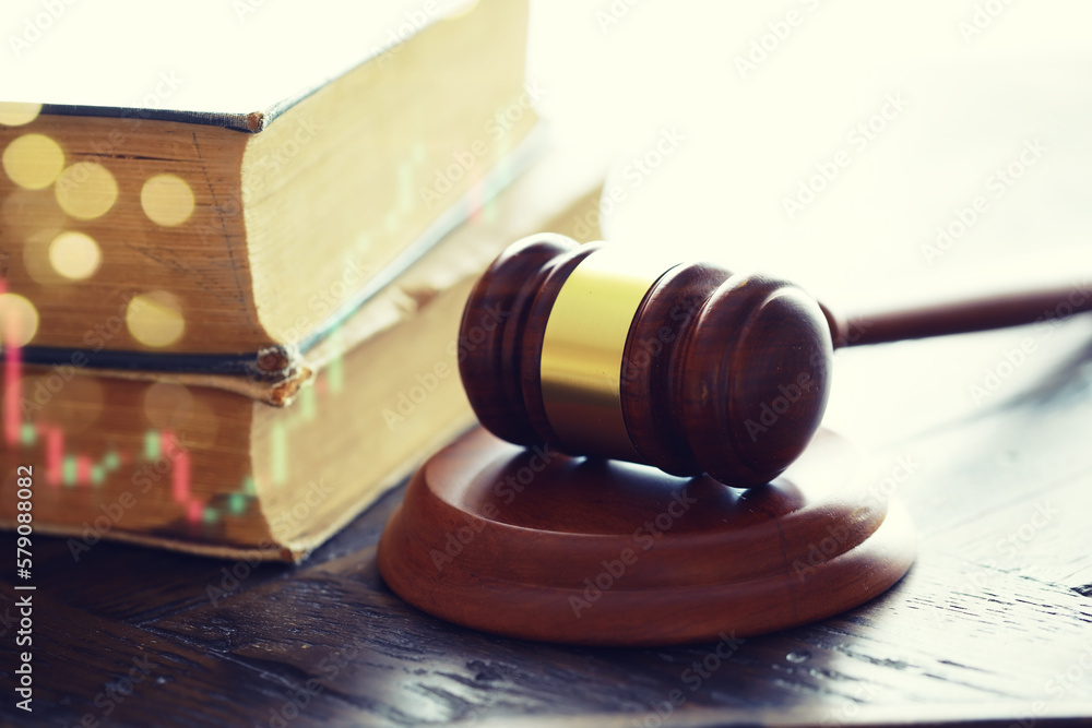 Obraz premium Wooden judge gavel and legal book on wooden table