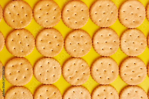 We lay out the background from round cookies. A tasty and sweet snack.
