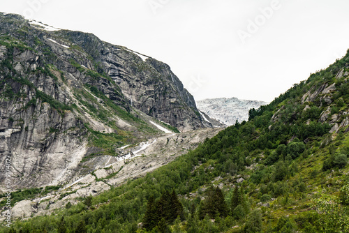 Weg zum Gletscher Bergsetbreen im Jostedalen, Norwegen