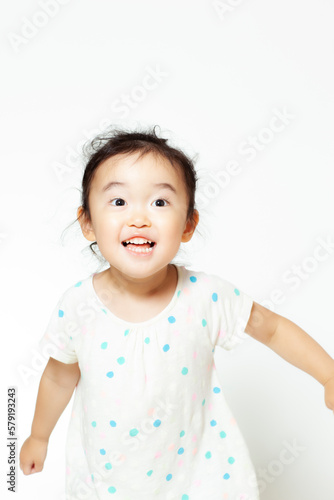 笑顔の3歳の女の子