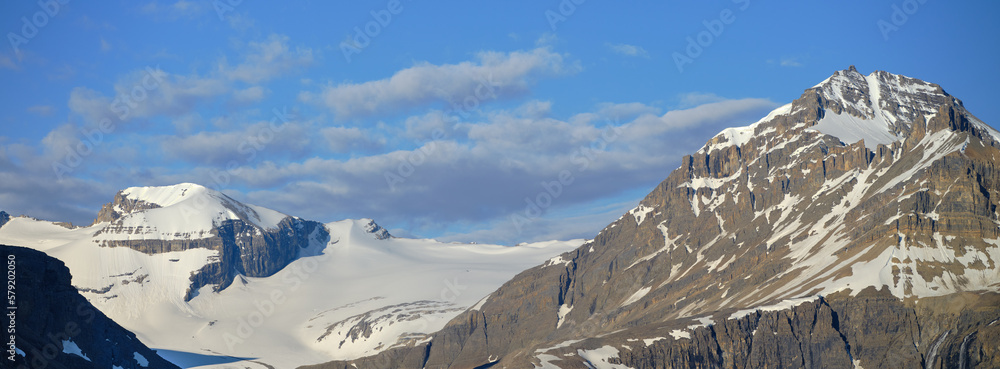 Panoramic image of the icefield and mountain peaks of the Canadian Rockies