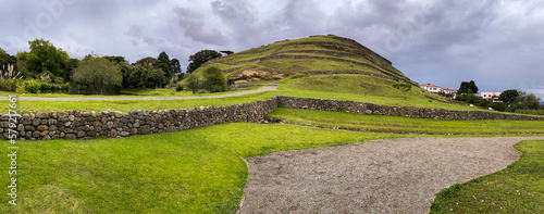 muralla y restos arqueologicos del Pumapungo en cuenca ecuador 