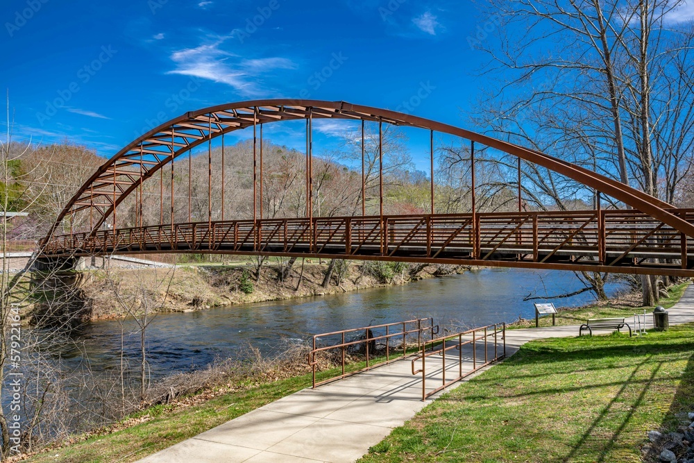 Obraz premium bridge, river, architecture, sky, train, steel, water, construction, metal, iron, travel, railway, city, transportation, structure, rail, road, railroad, view, building, transport