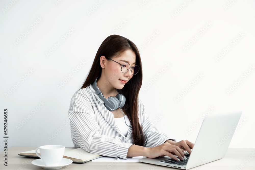 Asian businesswoman working on laptop computer About happy business projects sitting at your desk at home Asian businesswoman working on laptop computer About happy business projects sitting at your desk at home