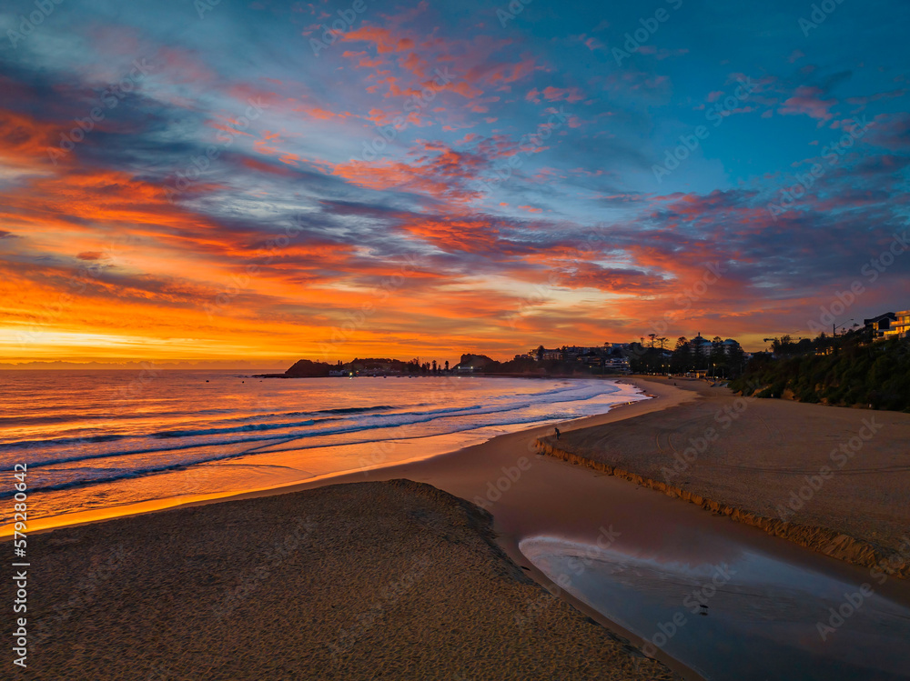Obraz premium Sensational high cloud sunrise at the seaside