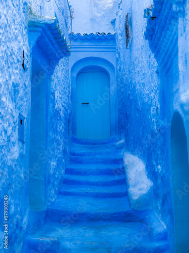 blue entrance in the city Chefchaouen © Daniel